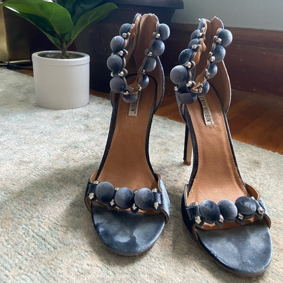 Cape Robbin Velvet Gray Heels size 8.5 - Picture 2 of 3